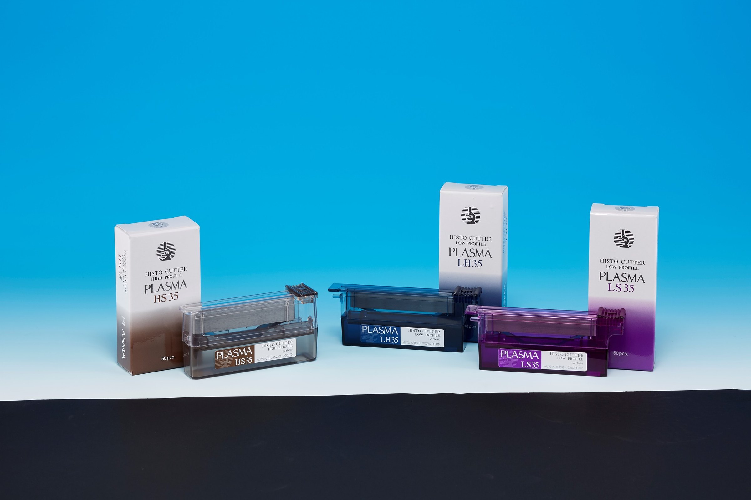 Plasma microtome blade packs on a blue backdrop